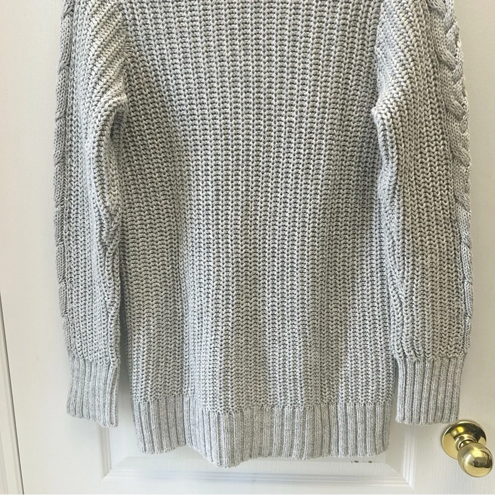 GAP Light Gray Cable Knit Turtleneck Sweater Size Medium - Picture 13 of 16